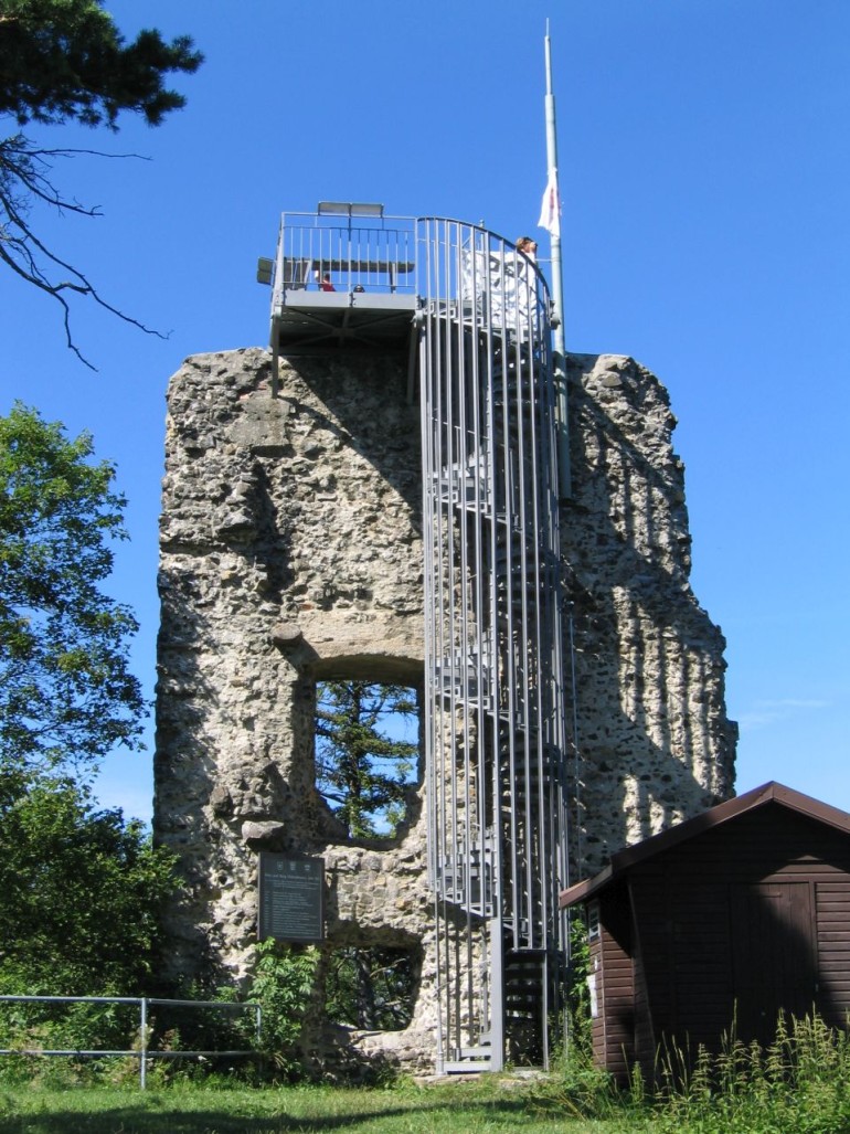 Die Burgruine Hohenhewen, auch Hohenhöwen genannt, gehört zu den markantesten historischen Orten im Hegau. Die Burgruine Hohenhewen, auch Hohenhöwen genannt, gehört zu den markantesten historischen Orten im Hegau.